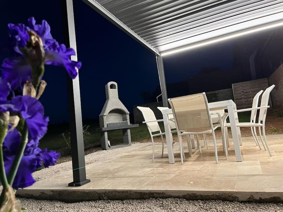 Gite La Bergerie, Piscine Chauffee, Couzon Zewnętrze zdjęcie